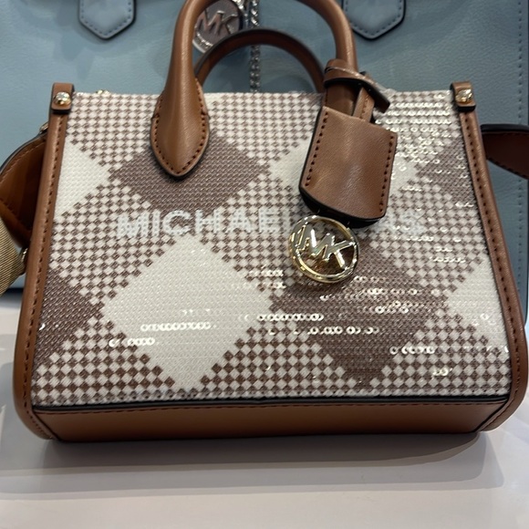 Michael Kors Mirella Extra-Small Logo Crossbody XBODY Shopper Bag
Luggage
NWT - Picture 4 of 16